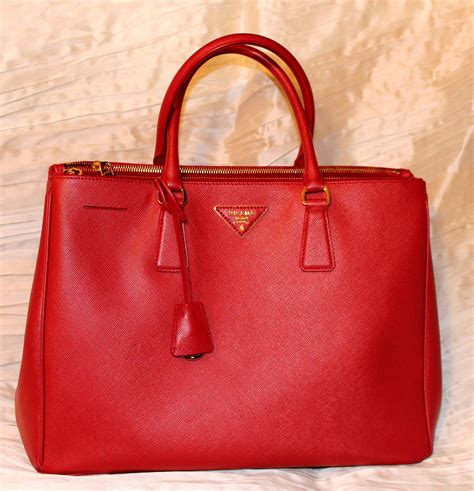 borsa prada nera e rossa|borse prada.